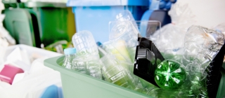 Los sectores de consumo piden al Gobierno aplazar un año el impuesto al plástico