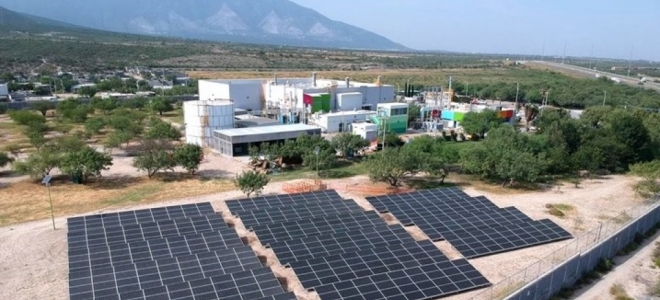 AkzoNobel instala 1.600 paneles solares en su planta de producción de Barcelona